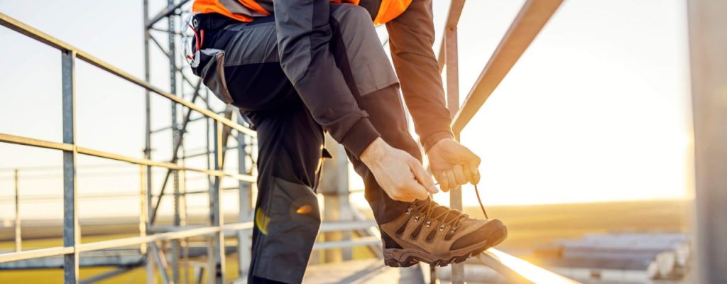 2025-12-24-what-makes-reliable-workwear-and-ppe-vital-for-business-safety